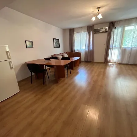 мая с две спални *