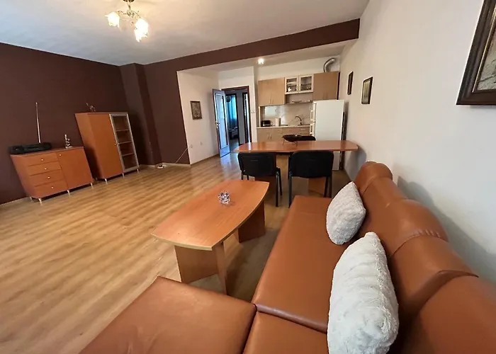 мая с две спални