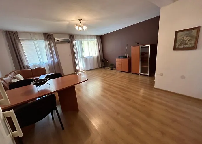 דירה мая с две спални